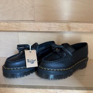 dr martens adrian V Quad platform loafer
